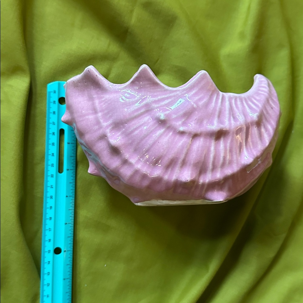 Midcentury Pink Ceramic Shell Bowl or Planter - Picture 3 of 10